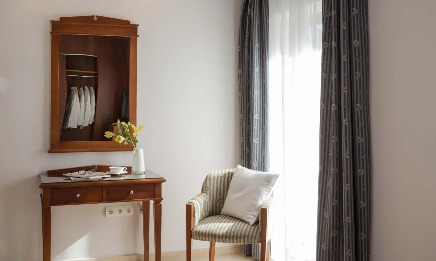 Hotel Rey Alfonso X Seville 4*,